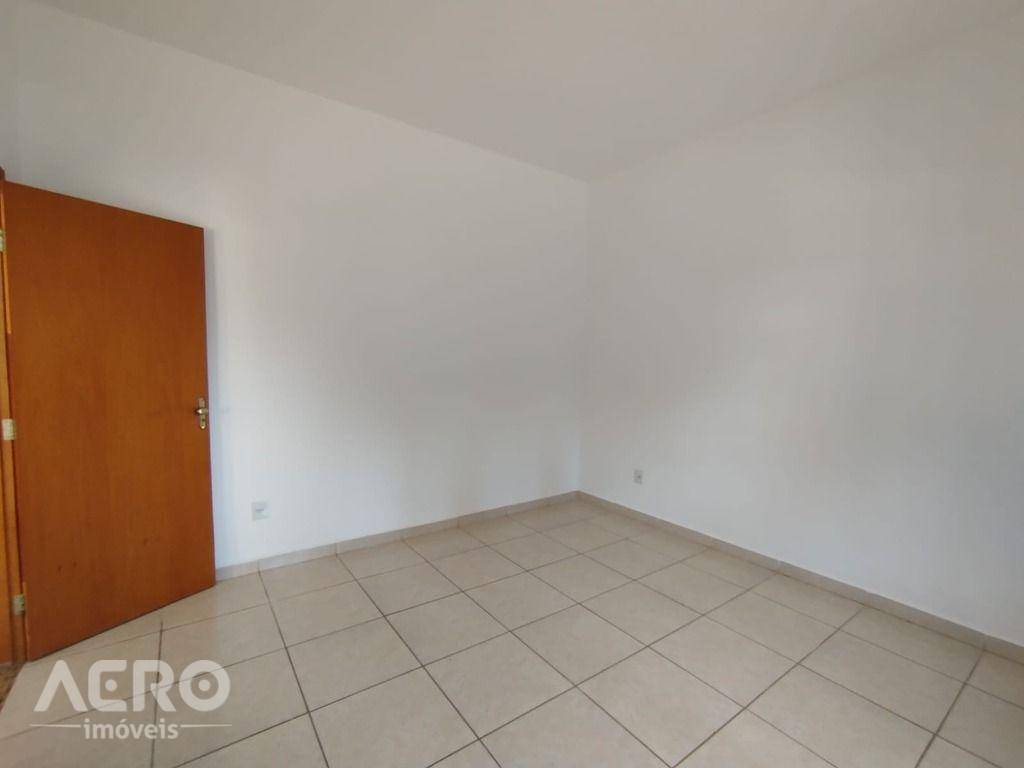 Casa para alugar com 3 quartos, 97m² - Foto 14