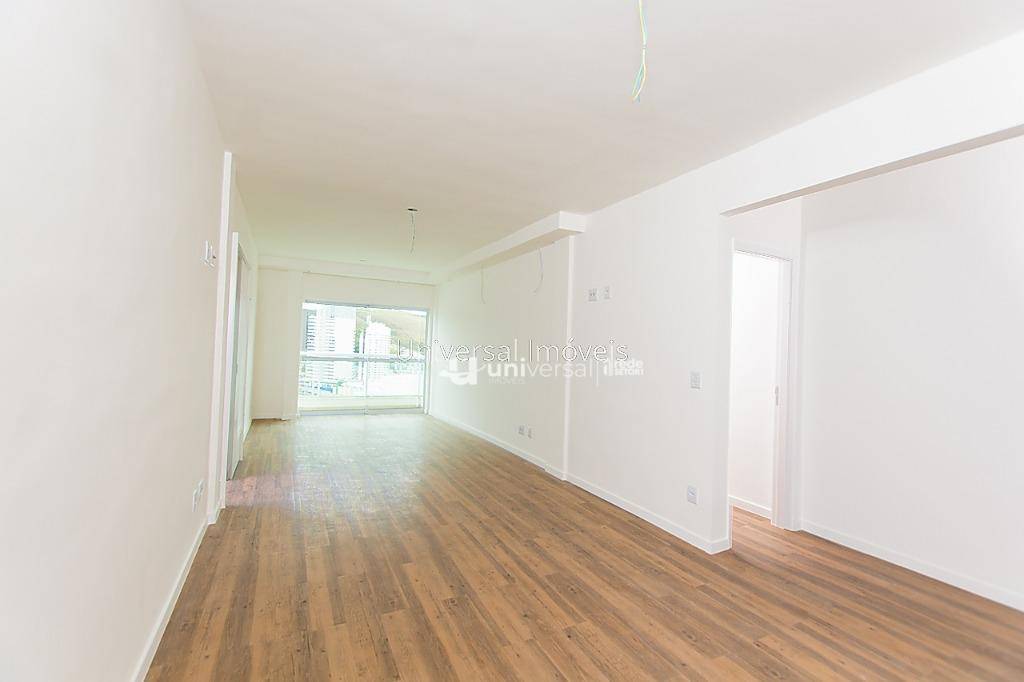 Cobertura à venda com 4 quartos, 220m² - Foto 2