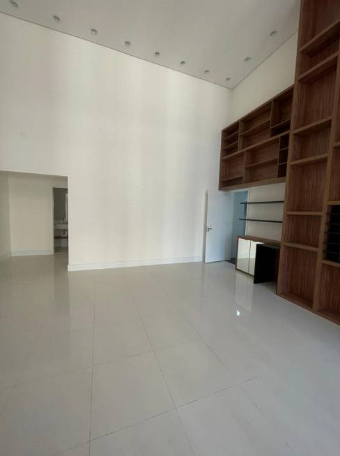 Apartamento à venda com 3 quartos, 185m² - Foto 11