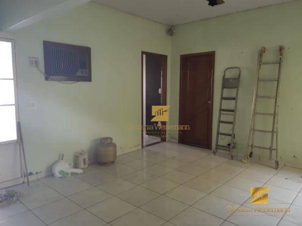 Casa à venda com 3 quartos, 300m² - Foto 7