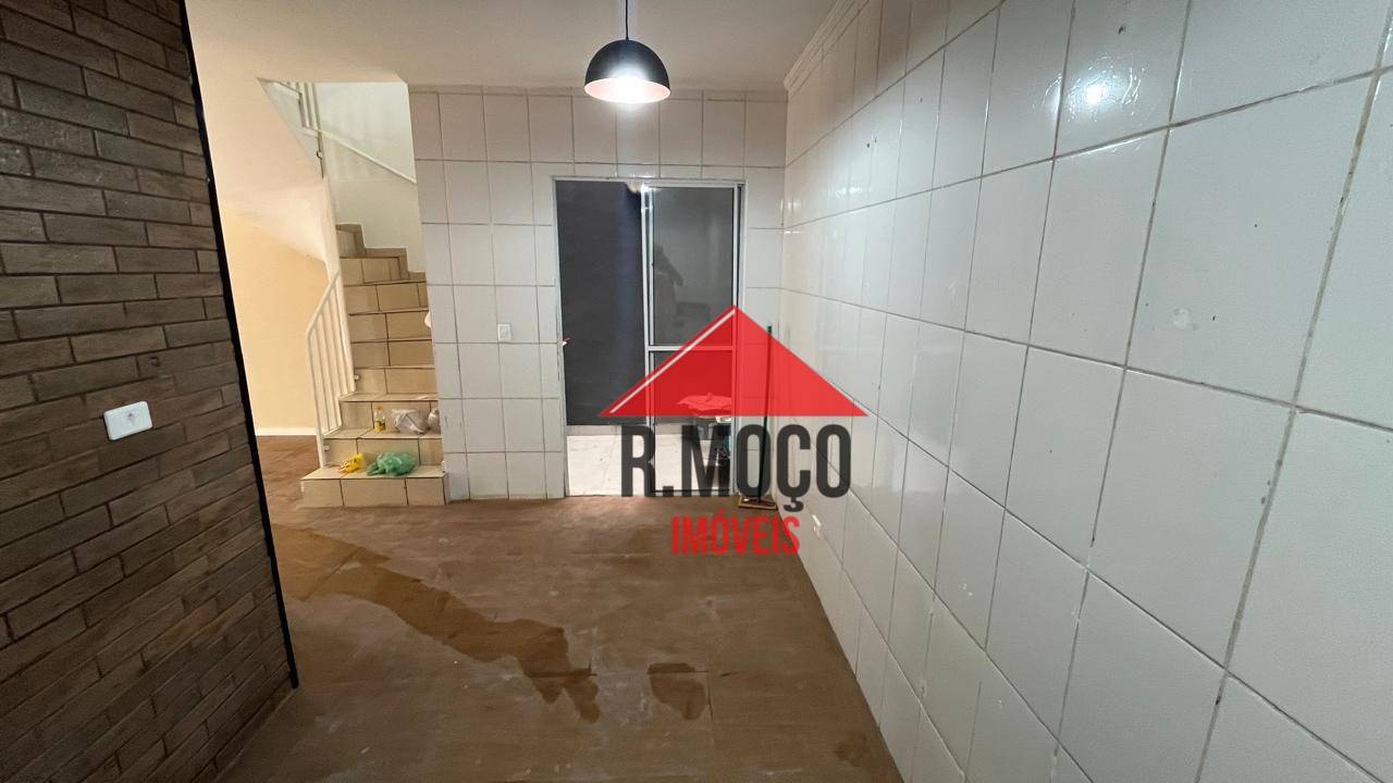 Casa de Condomínio para alugar com 2 quartos, 70m² - Foto 2