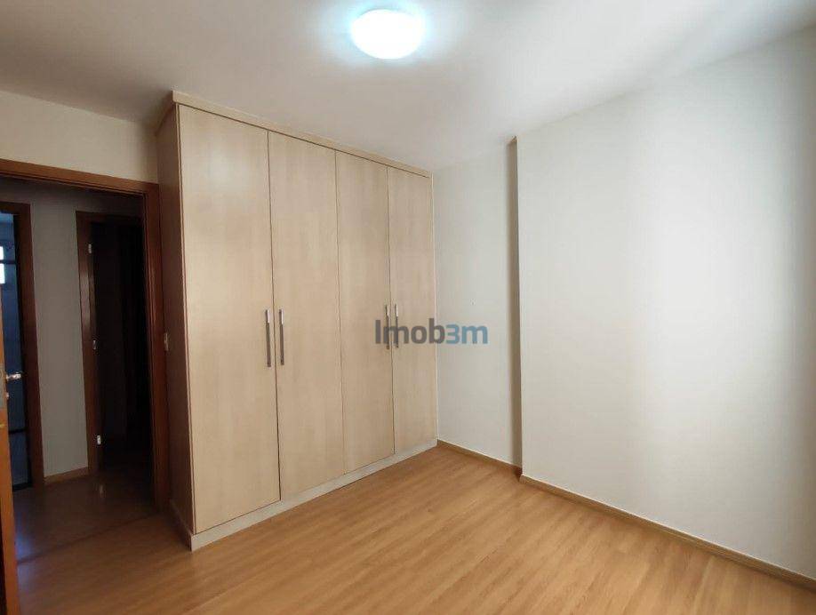 Apartamento para alugar com 3 quartos, 130m² - Foto 12