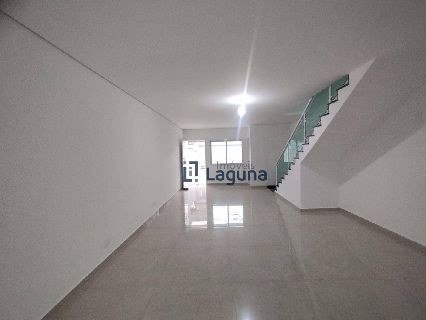 Sobrado à venda com 3 quartos, 180m² - Foto 1