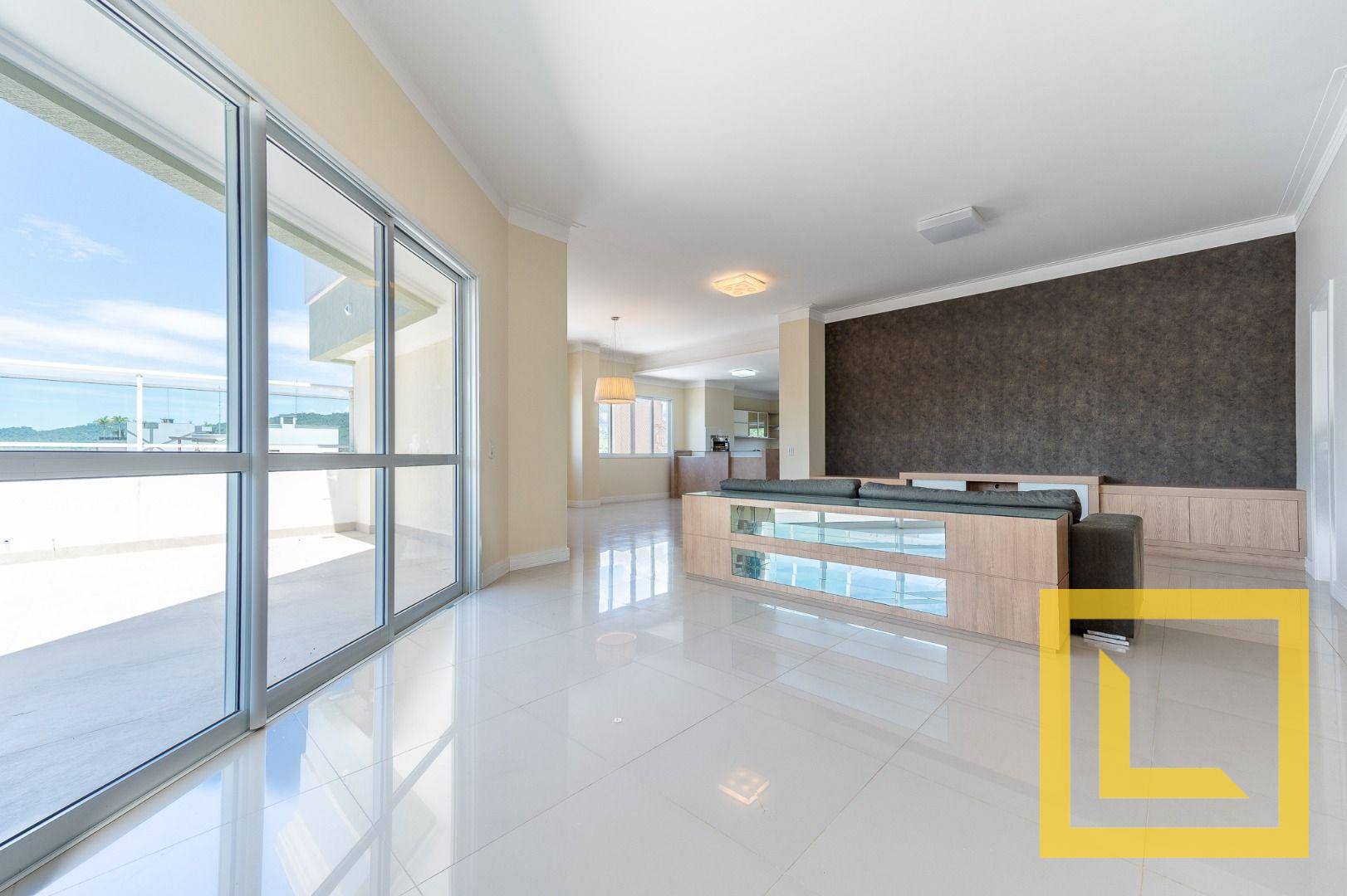 Cobertura, 3 quartos, 331 m² - Foto 4