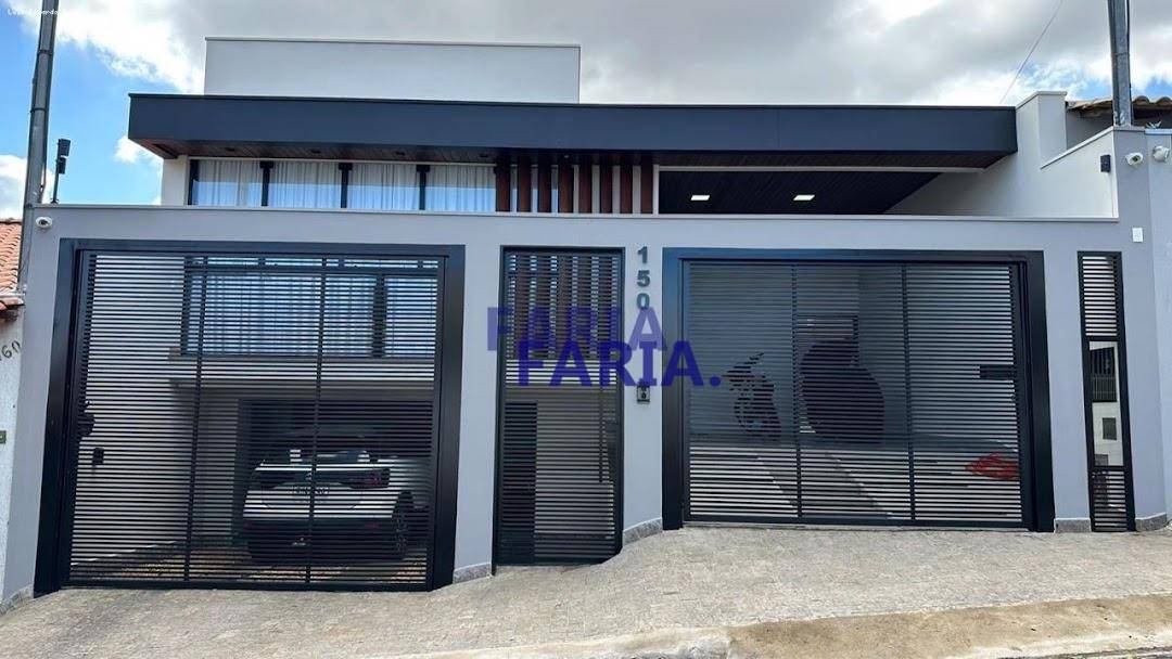 Casa à venda com 3 quartos, 250m² - Foto 1