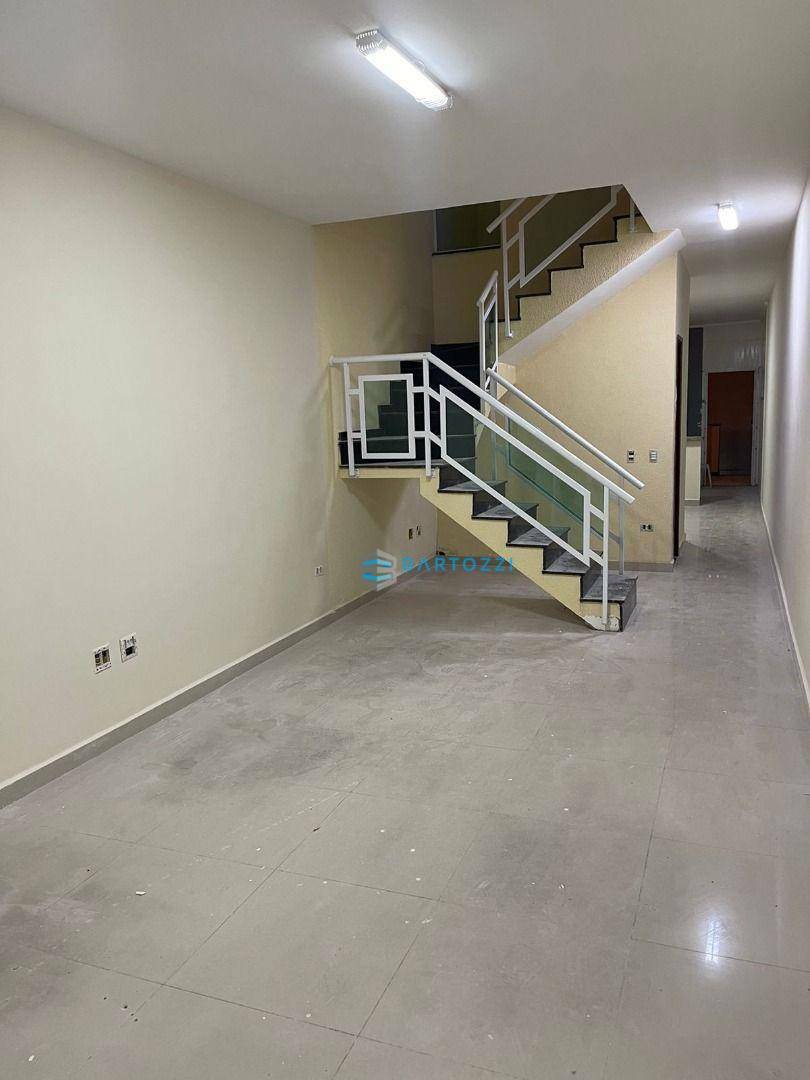 Sobrado à venda e aluguel com 3 quartos, 200m² - Foto 2