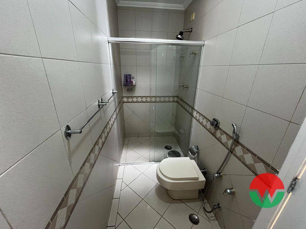 Casa de Condomínio para alugar com 5 quartos, 700m² - Foto 8