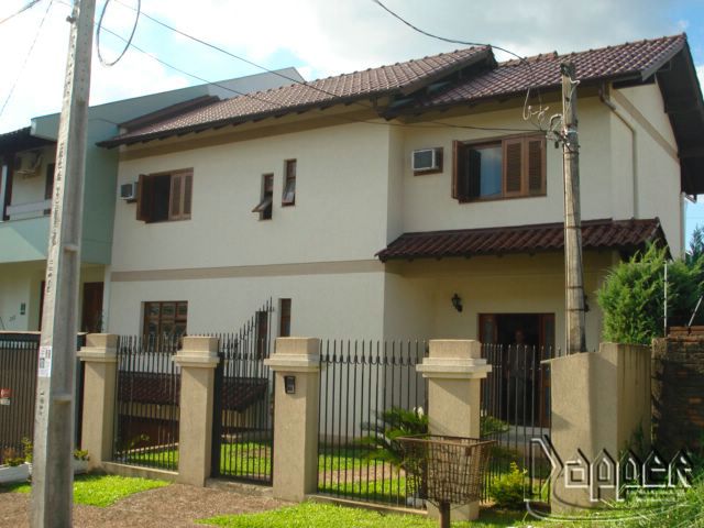 Casa à venda com 3 quartos, 217 - Foto 1