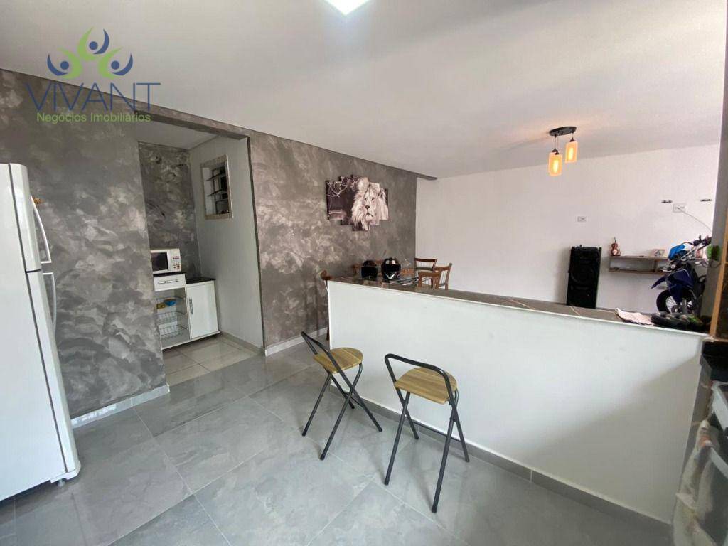 Casa para alugar com 3 quartos, 95m² - Foto 2