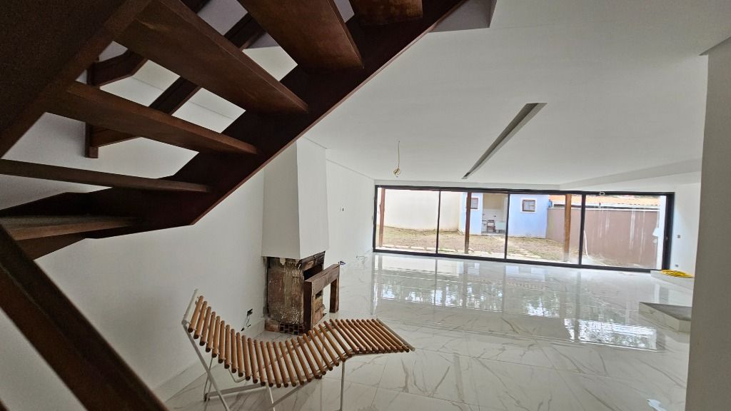 Casa de Condomínio à venda com 4 quartos, 270m² - Foto 4