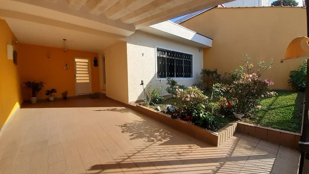 Casa à venda com 3 quartos, 179m² - Foto 1