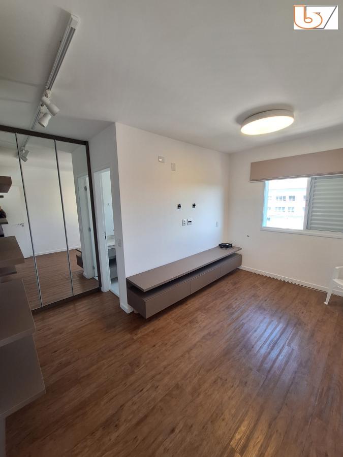 Apartamento para alugar com 3 quartos, 176m² - Foto 4