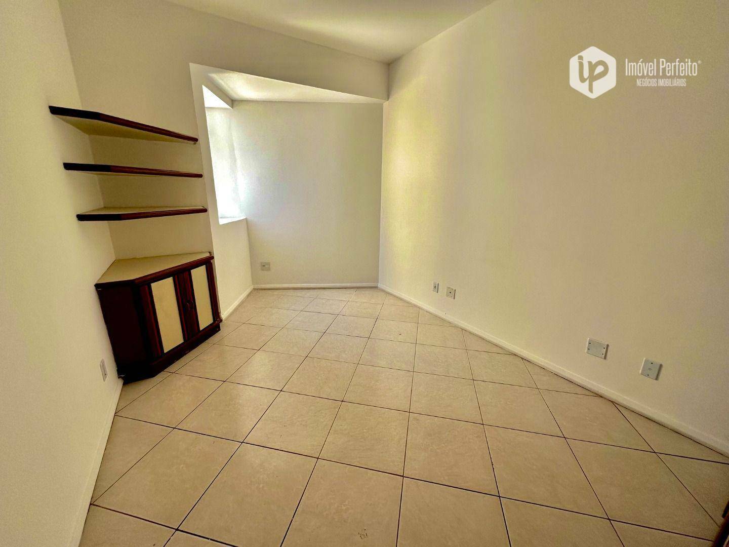 Apartamento para alugar com 4 quartos, 120m² - Foto 11