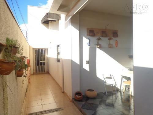 Casa à venda com 4 quartos, 190m² - Foto 1