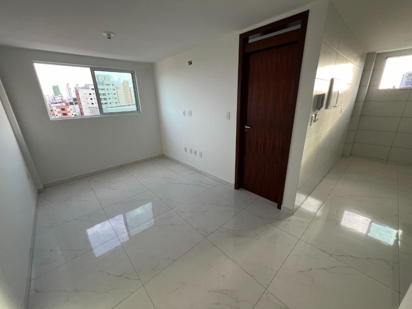 Apartamento à venda com 1 quarto, 38m² - Foto 2