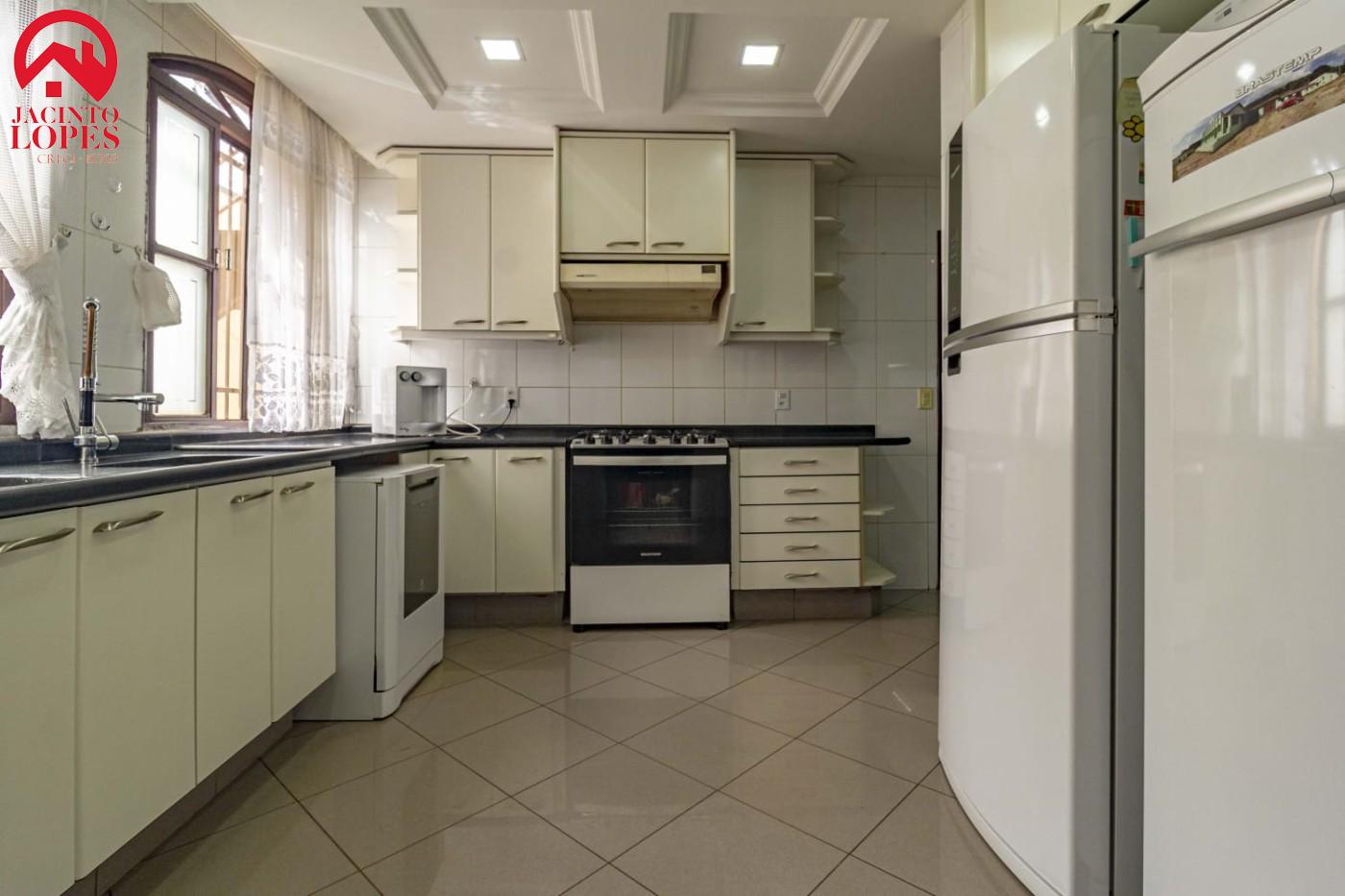 Casa à venda com 6 quartos, 450m² - Foto 18