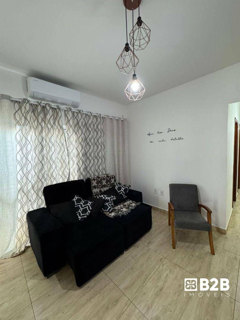 Casa à venda com 2 quartos, 108m² - Foto 1