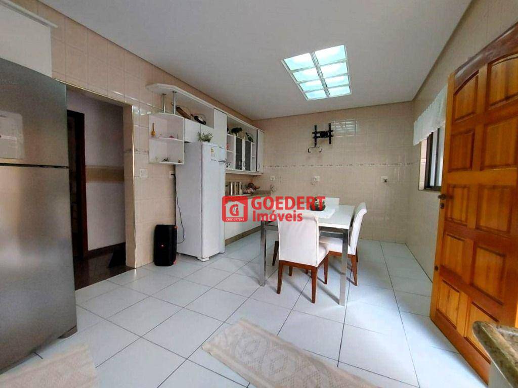 Sobrado à venda com 3 quartos, 264m² - Foto 18