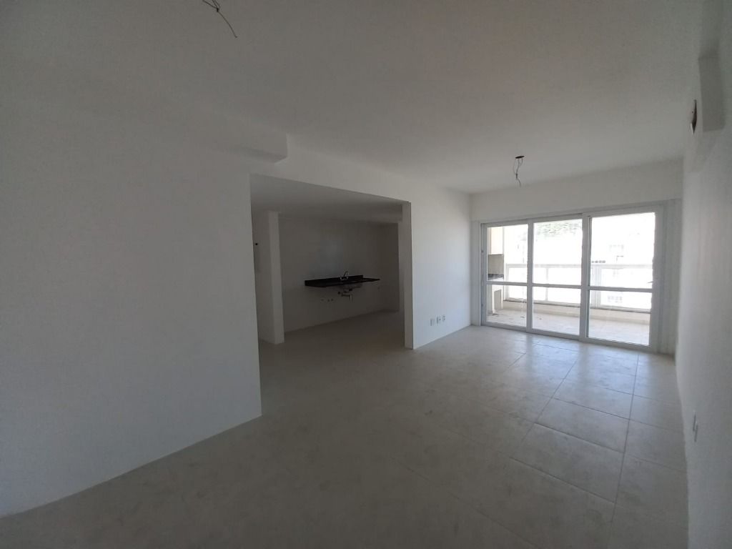 Apartamento à venda com 3 quartos, 140m² - Foto 3