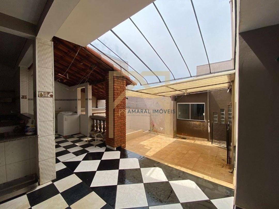 Casa, 4 quartos, 240 m² - Foto 13