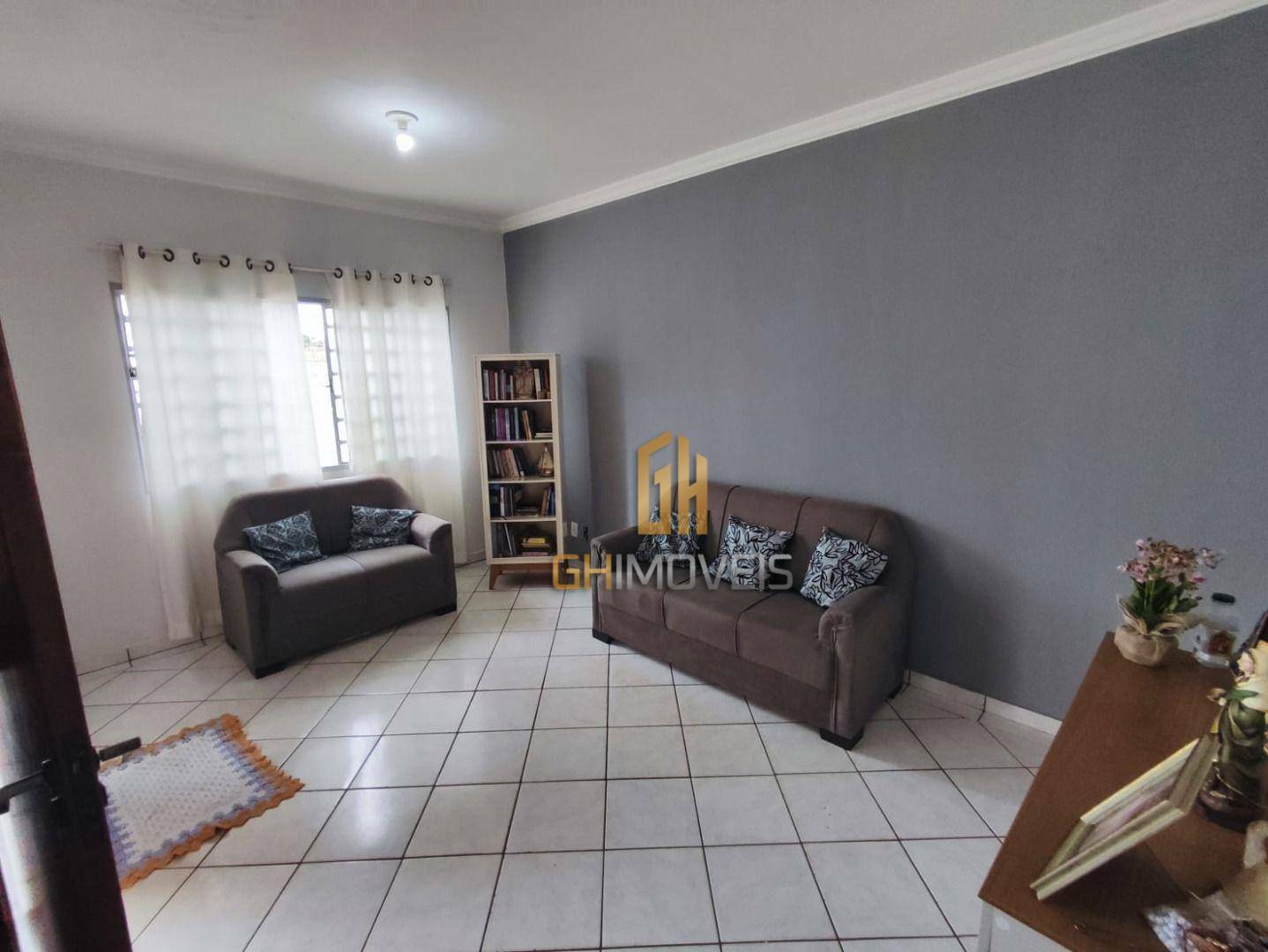 Casa à venda com 3 quartos, 220m² - Foto 1