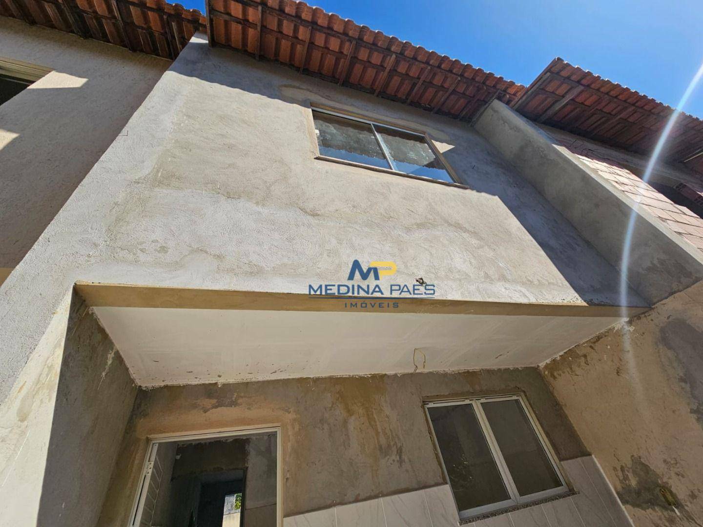 Casa à venda com 2 quartos, 72m² - Foto 2