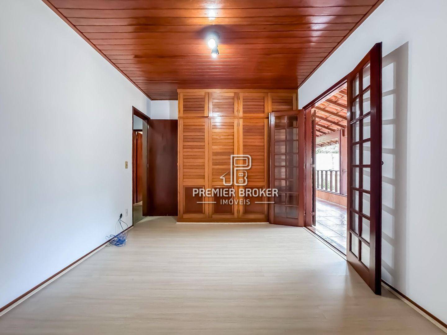 Casa de Condomínio à venda com 4 quartos, 250m² - Foto 31