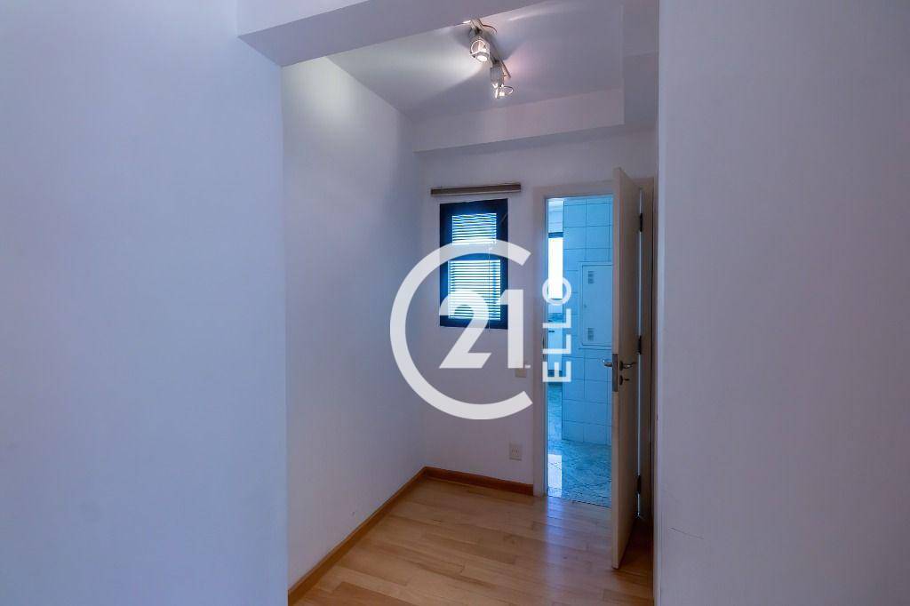 Apartamento para alugar com 3 quartos, 240m² - Foto 17