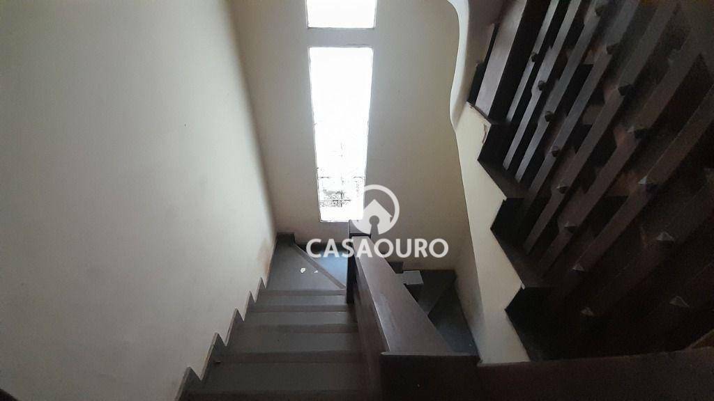 Casa à venda com 6 quartos, 400m² - Foto 12