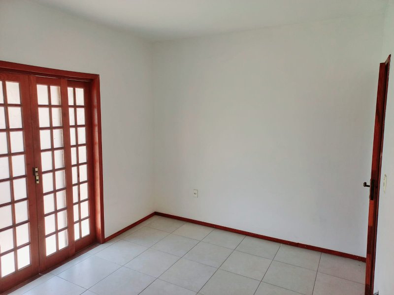 Casa à venda com 2 quartos, 68m² - Foto 8