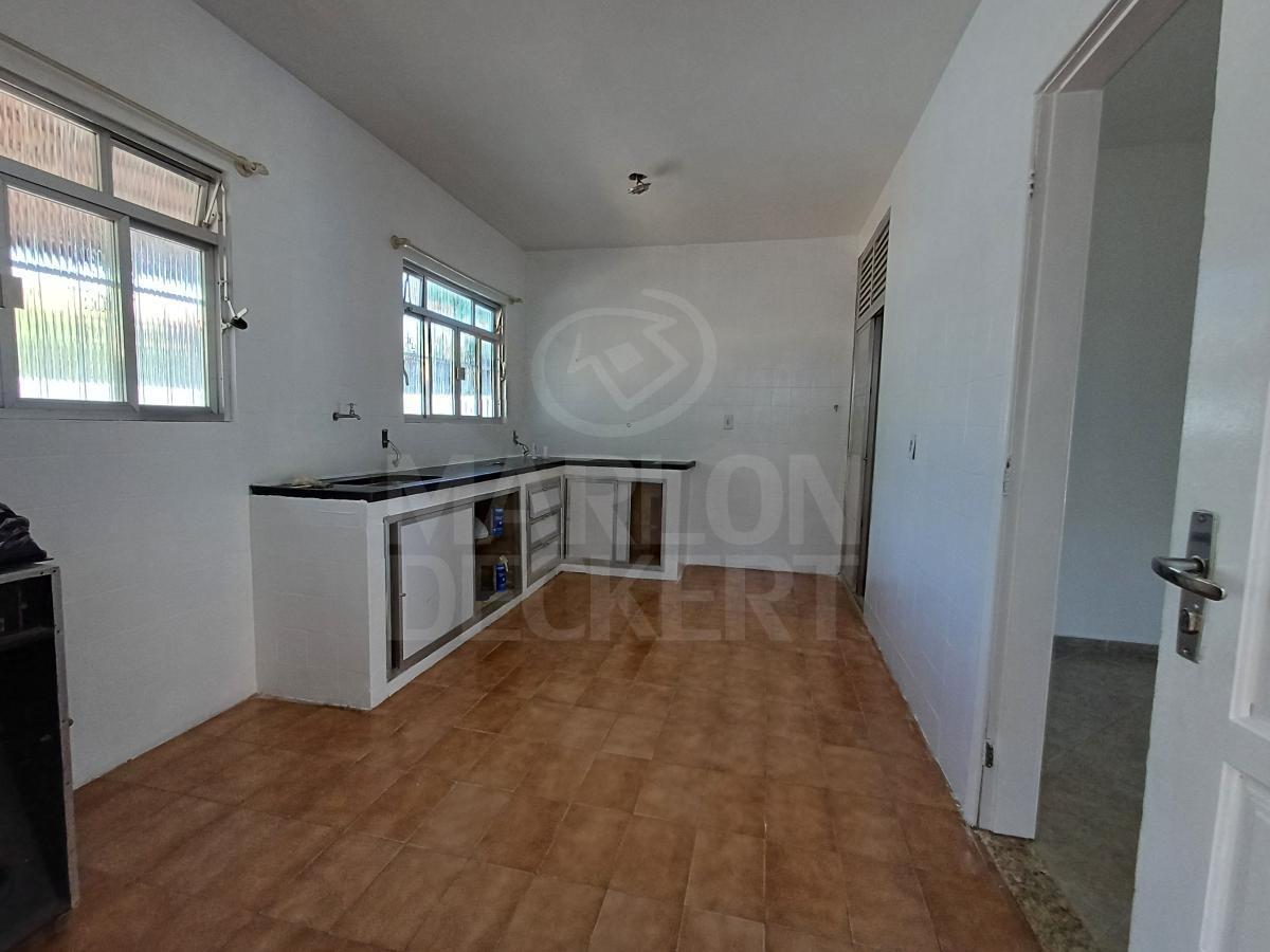 Casa à venda com 3 quartos, 240m² - Foto 18