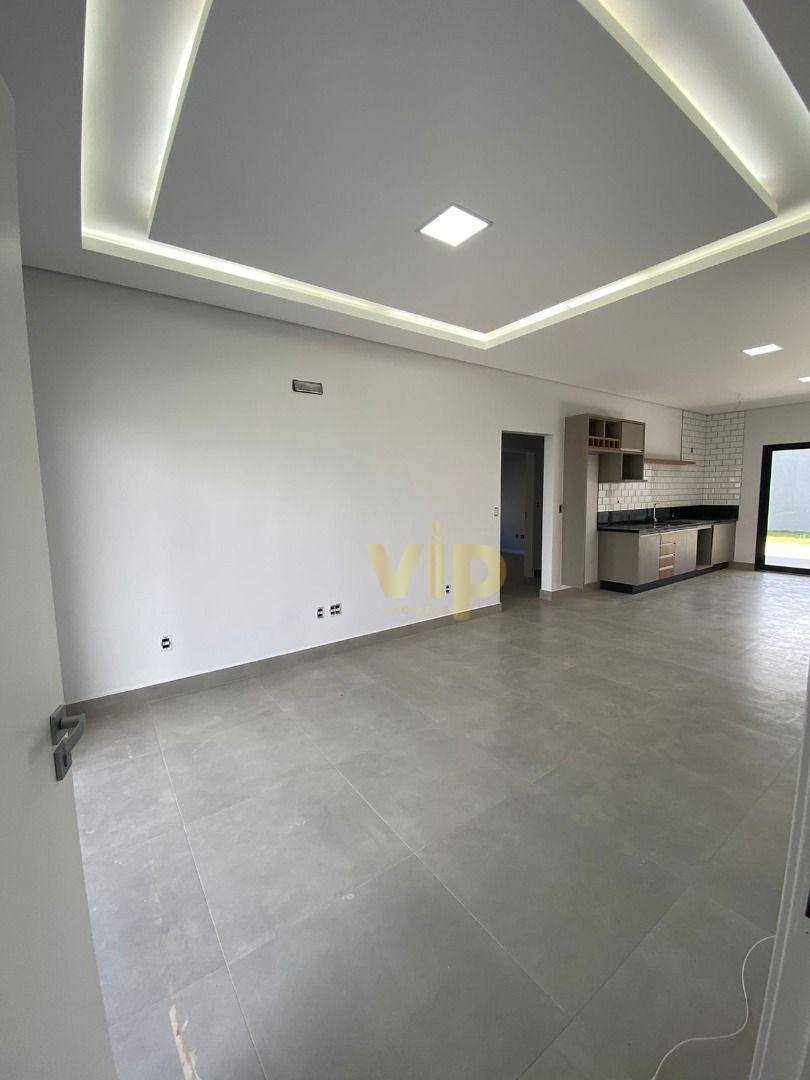 Casa à venda com 3 quartos, 198m² - Foto 3