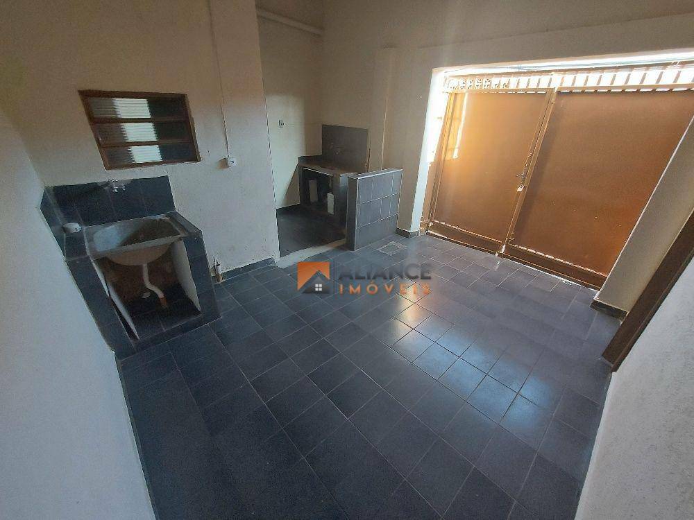 Casa à venda e aluguel com 2 quartos, 96m² - Foto 14