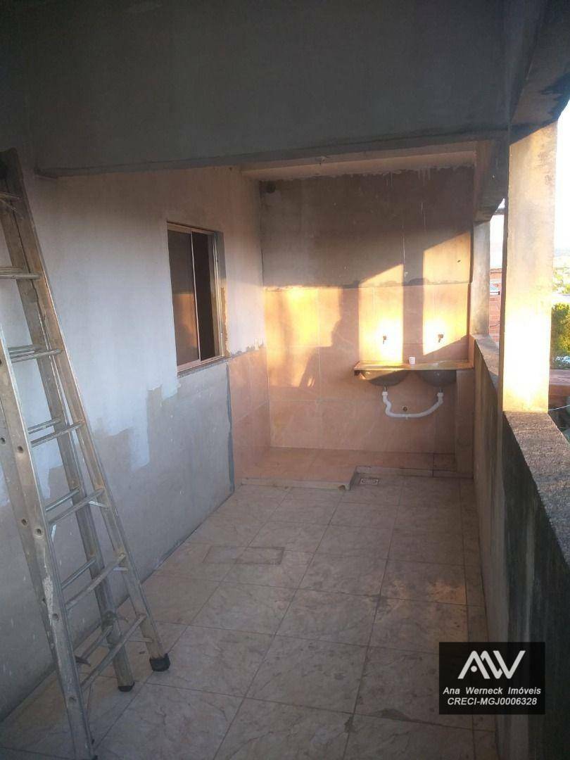 Casa à venda com 2 quartos, 62m² - Foto 11