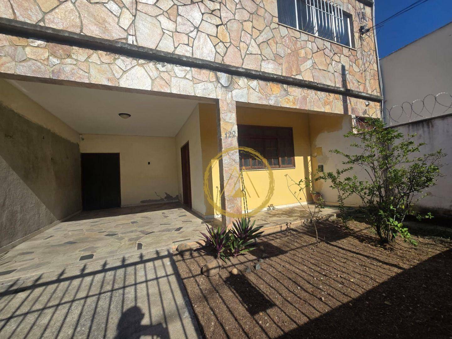 Casa à venda com 3 quartos, 200m² - Foto 3