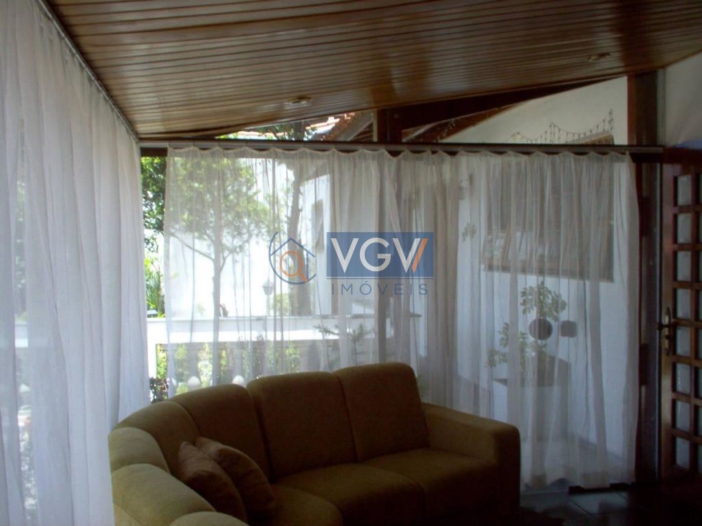 Casa à venda e aluguel com 3 quartos, 269m² - Foto 1