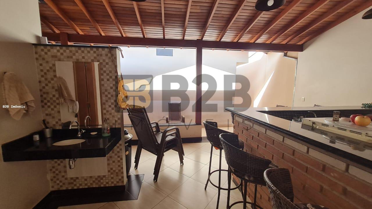 Casa à venda com 3 quartos, 210m² - Foto 10