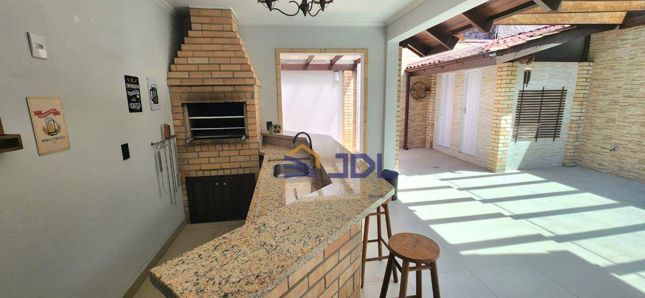 Casa à venda com 4 quartos, 250m² - Foto 4