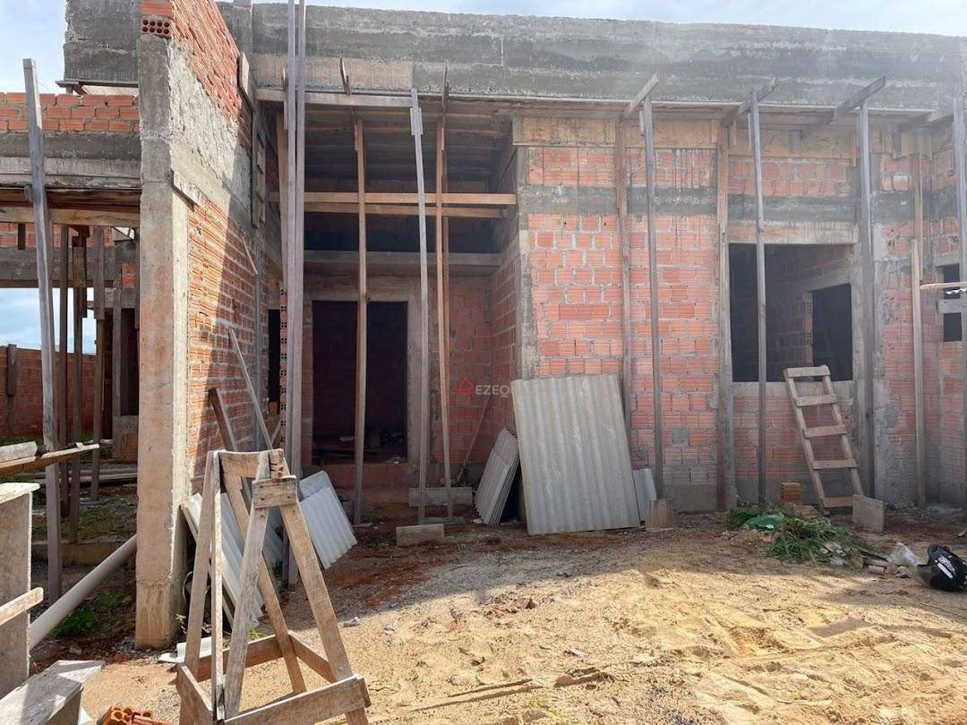 Casa à venda com 3 quartos, 165m² - Foto 1