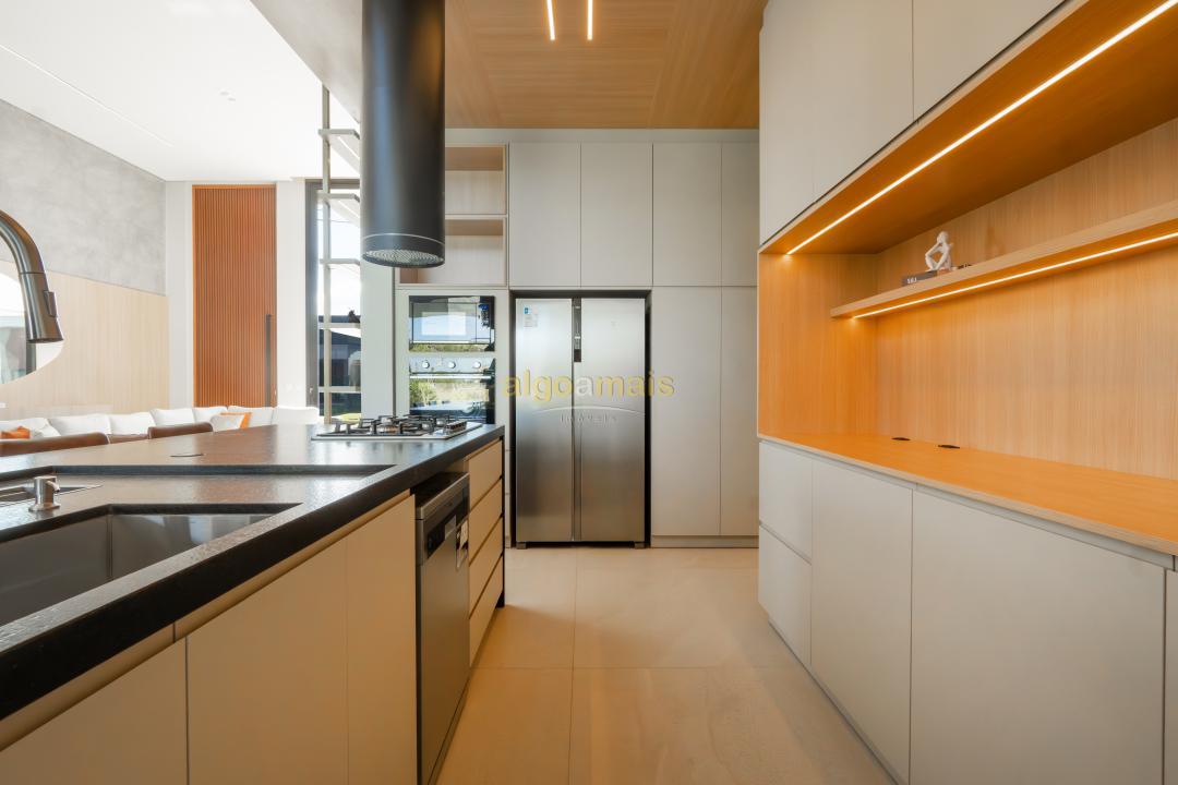 Casa de Condomínio à venda com 4 quartos, 278m² - Foto 9