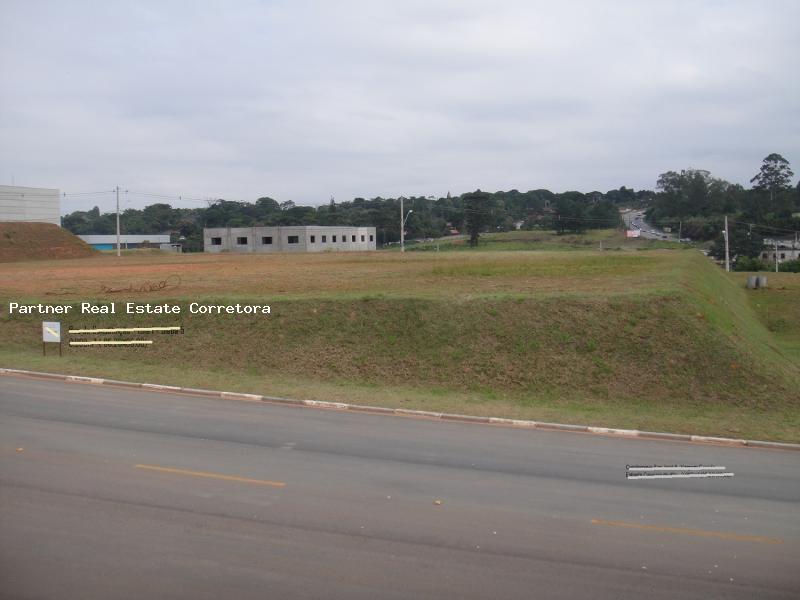 Terreno à venda com 1 quarto, 3000m² - Foto 2