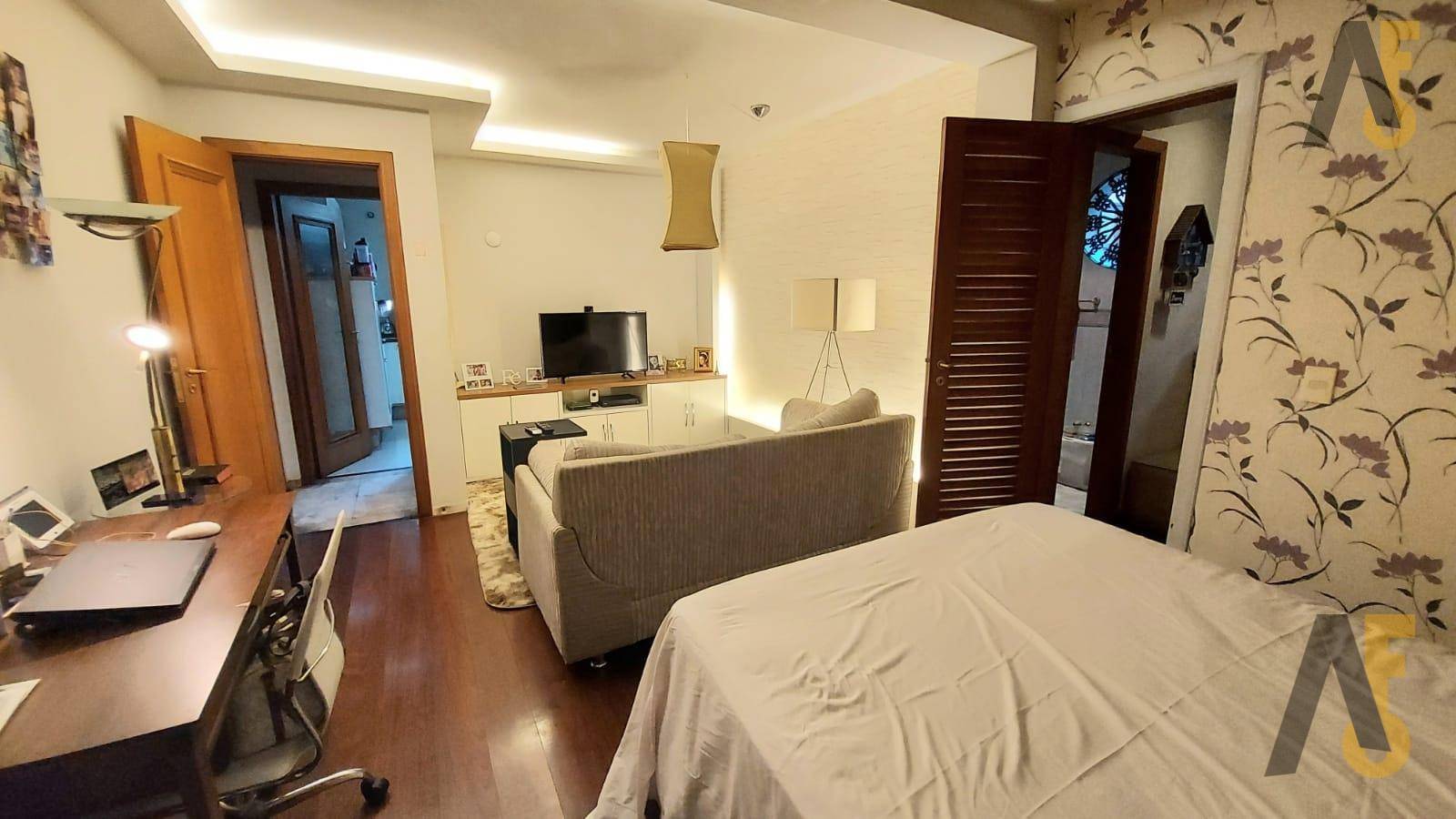 Casa à venda com 3 quartos, 360m² - Foto 9