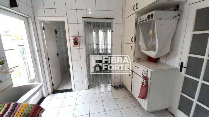 Casa de Condomínio à venda com 4 quartos, 325m² - Foto 8