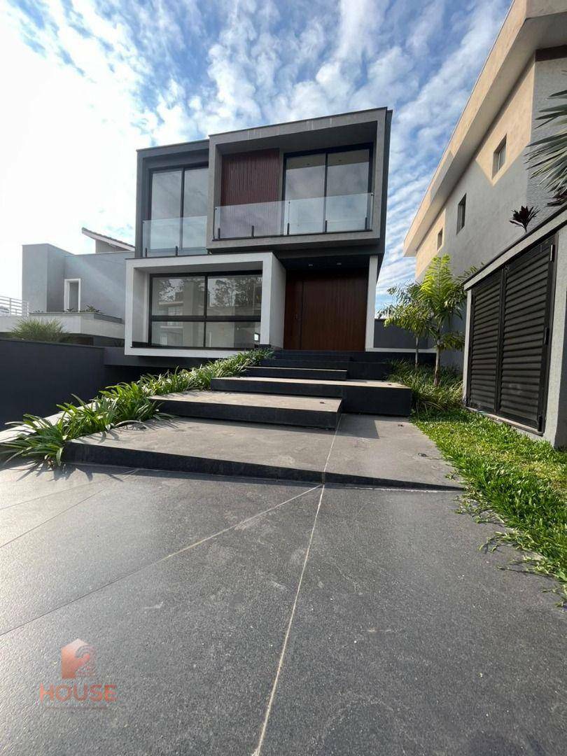 Casa de Condomínio à venda com 4 quartos, 375m² - Foto 1