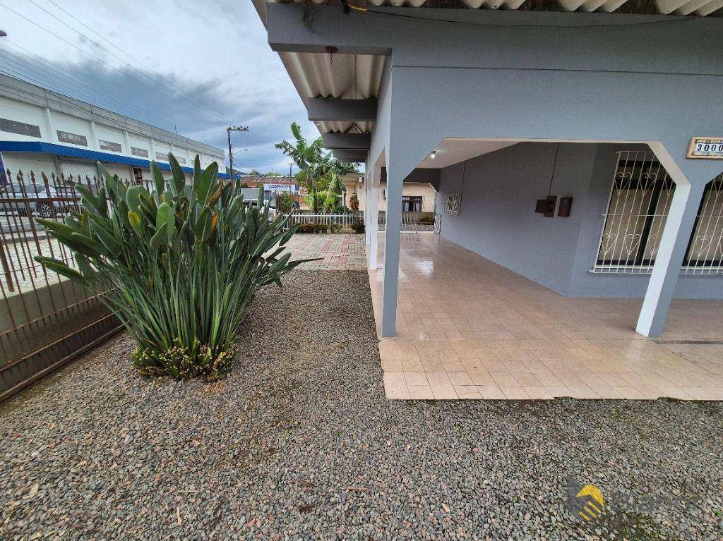 Casa à venda e aluguel com 3 quartos, 240m² - Foto 8