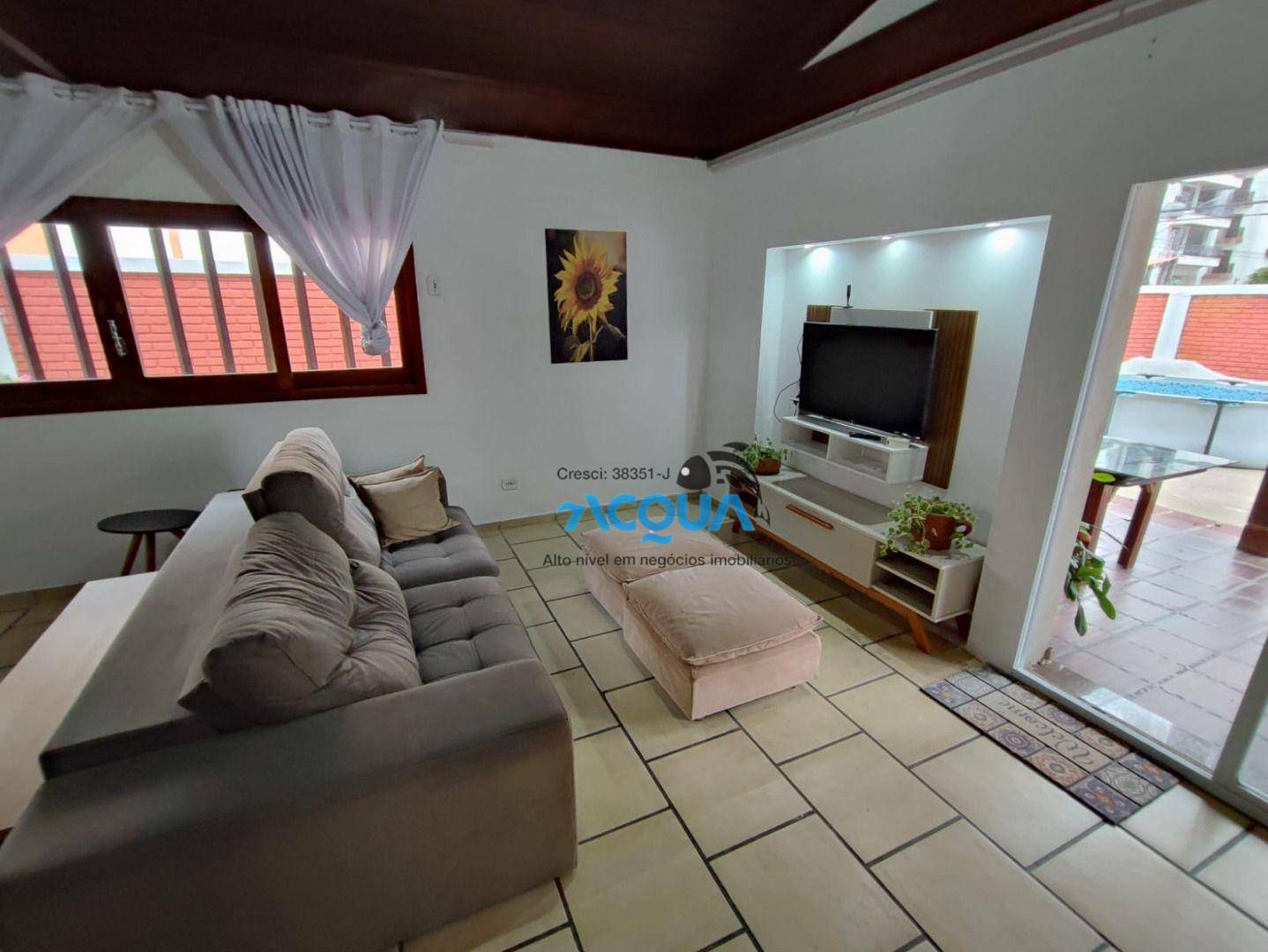 Casa à venda com 5 quartos, 200m² - Foto 1