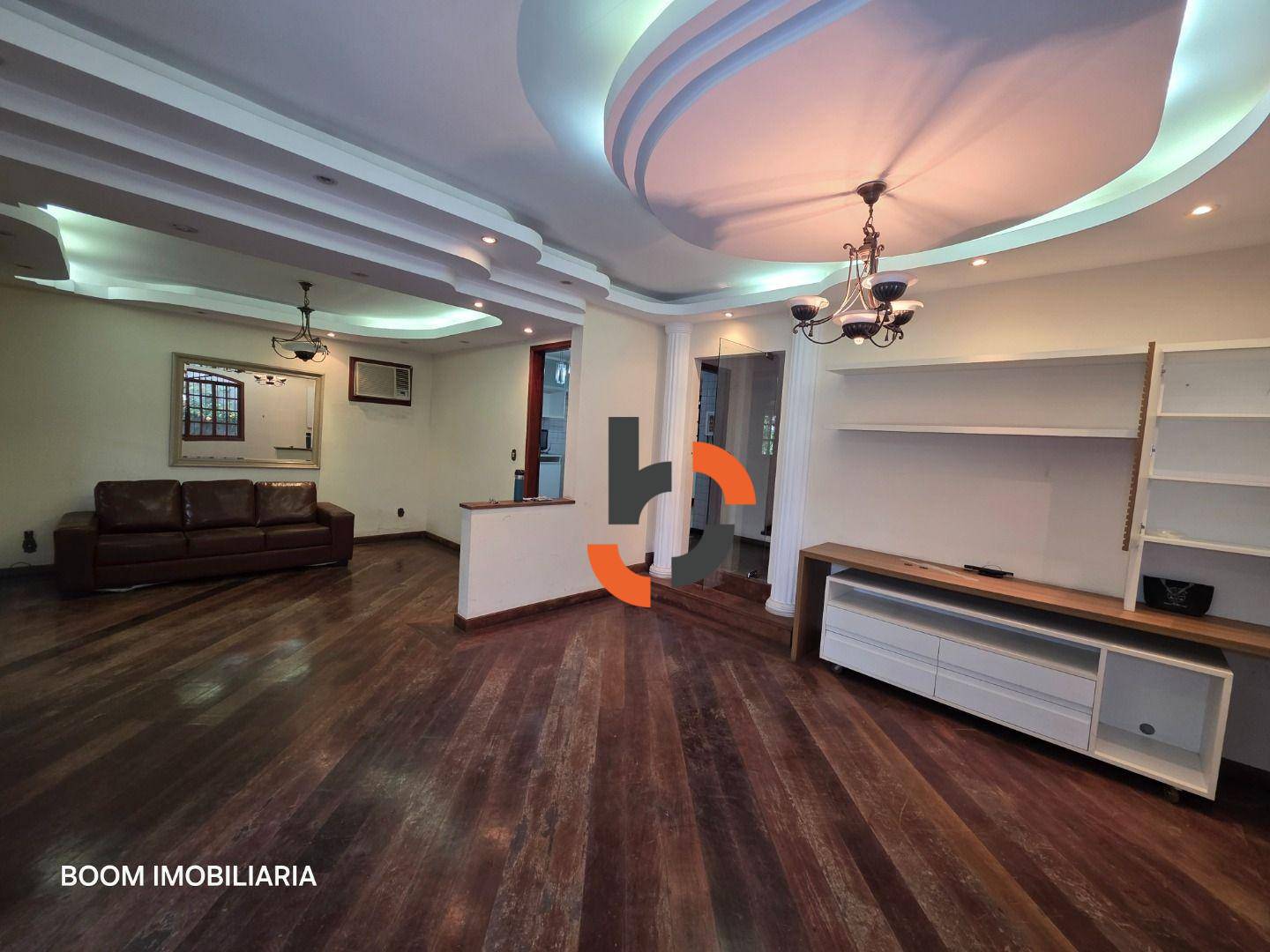 Casa, 6 quartos, 233 m² - Foto 1