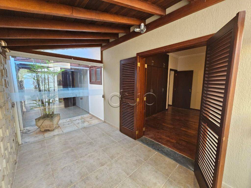 Casa de Condomínio para alugar com 3 quartos, 390m² - Foto 32