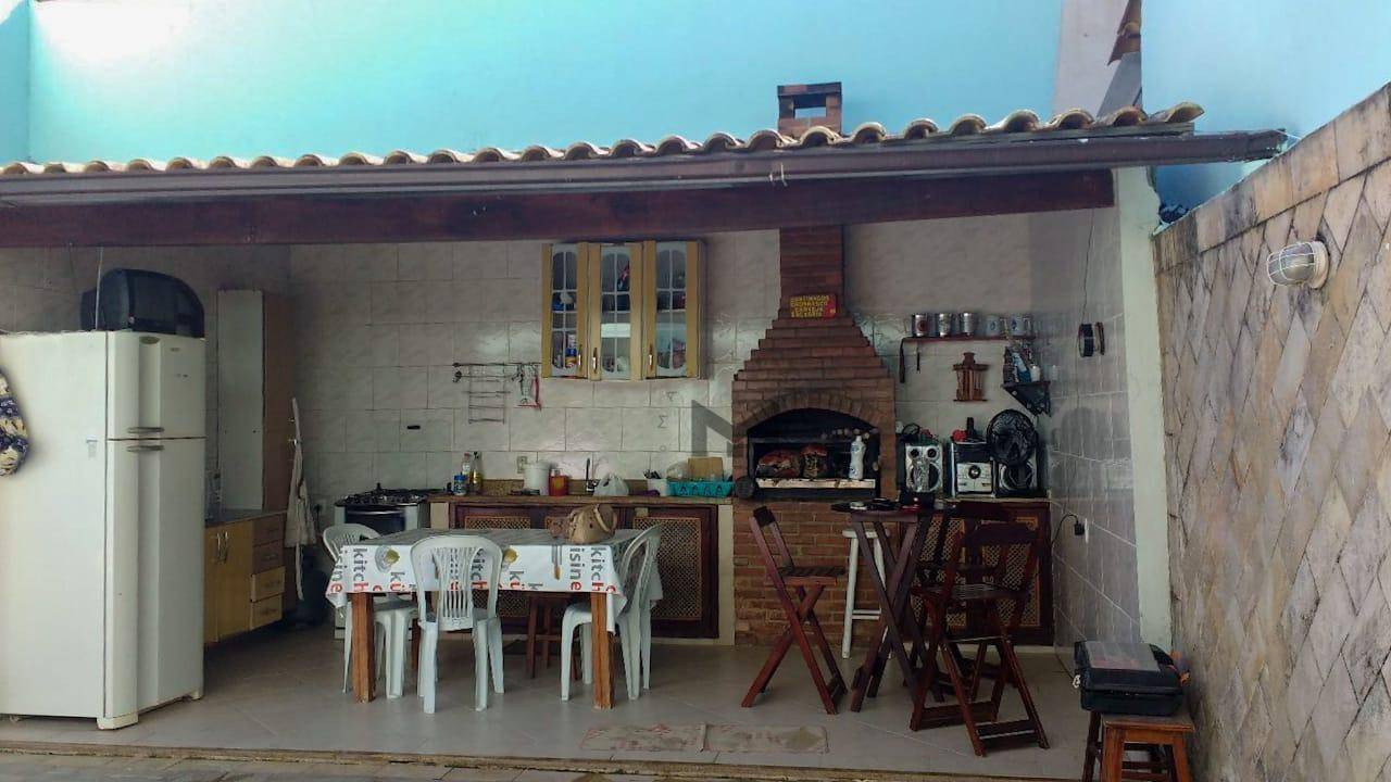 Casa à venda com 5 quartos, 180m² - Foto 3