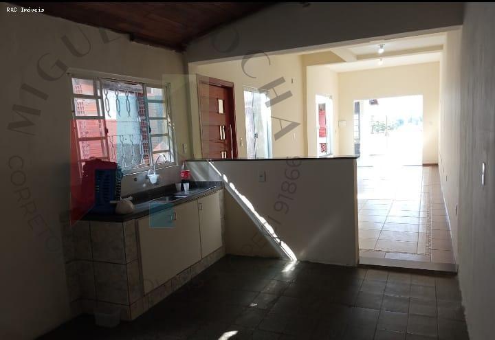 Casa à venda com 2 quartos, 125m² - Foto 2